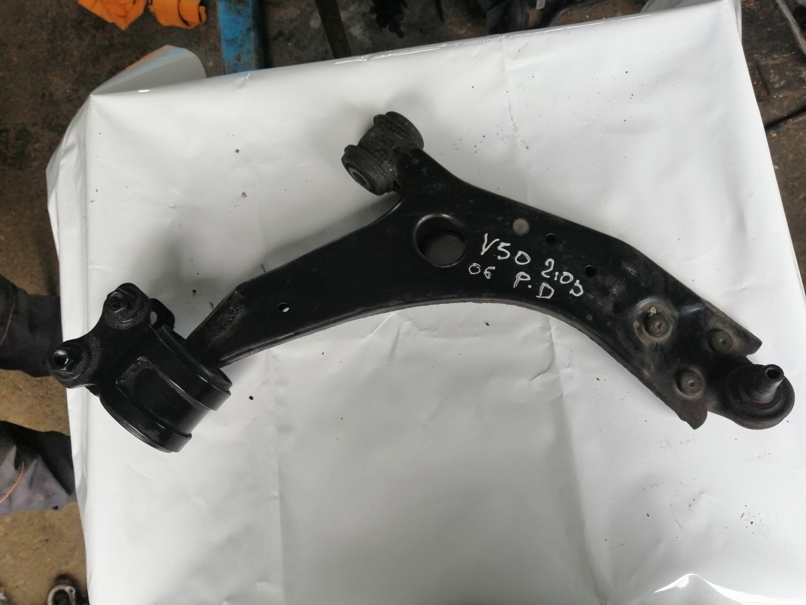 Viljuška desno dole, Bolcn navoj 18mm 31277465